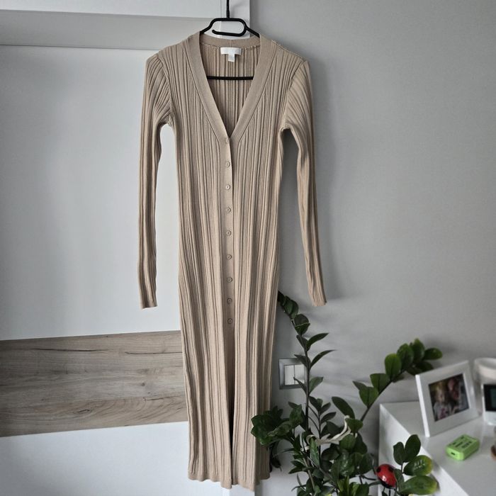 Swetrowa kremowa sukienka H&M S