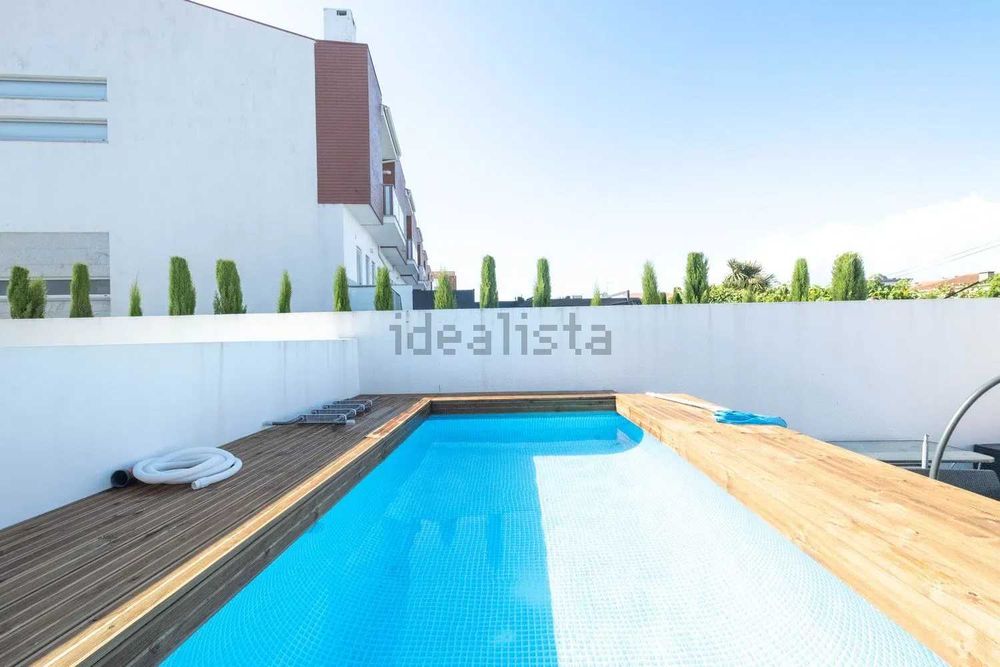 Piscina Intex 5,49 x 2,74 x 1,32 m + Bomba/Filtro de Areia