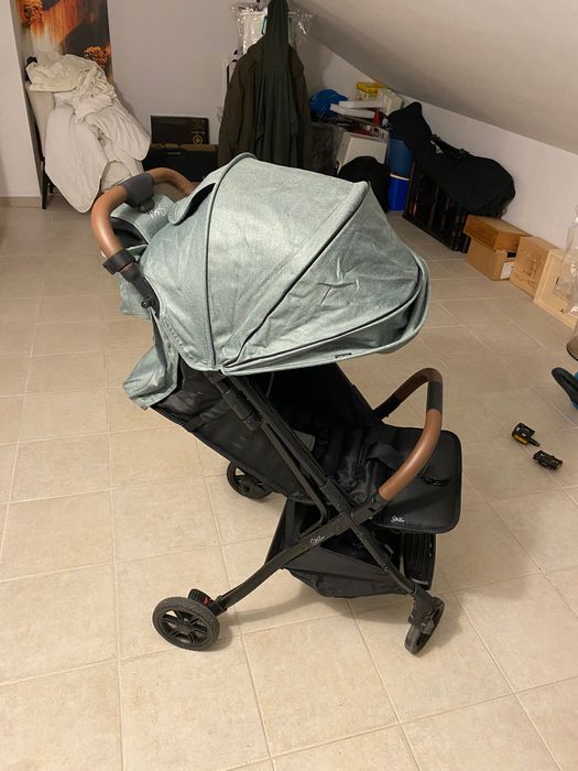 Carrinho de passeio de bebé