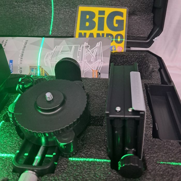 Nível laser 16 linhas + tripé + 2 baterias + comando + Mala plástico