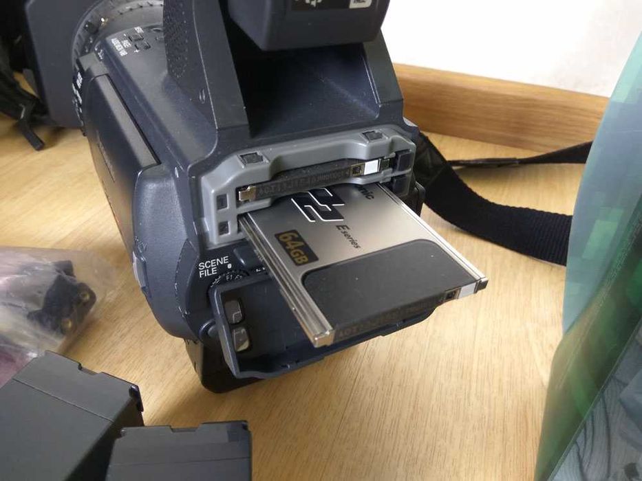 Професійна відеокамера Camcorder Panasonic AG-HVX204AER