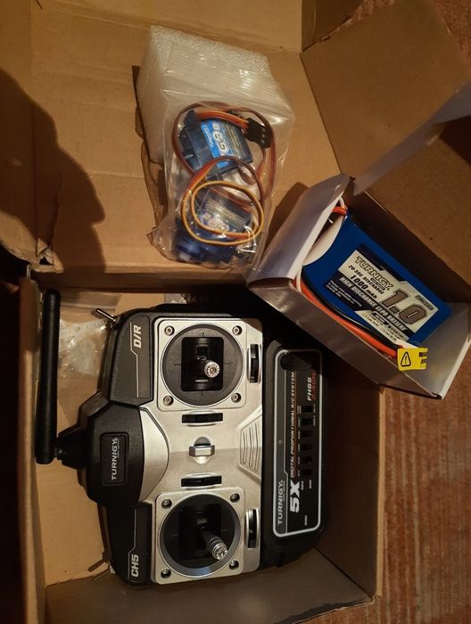 Квадрокоптер, система радіоуправління, ігровий руль
1 - квадрокоптер
2