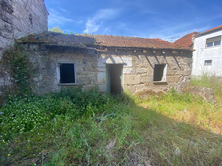 Ruína para reconstrução em Canas de Senhorim