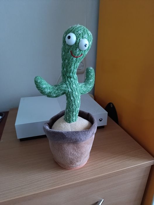 Іграшка кактус співає танцює