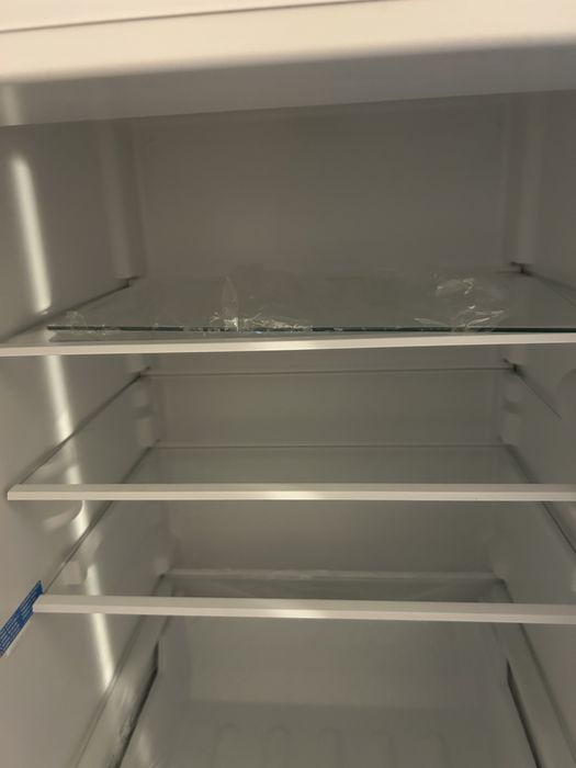 Nowa, nieużywana lodówka zamrażarka Indesit LR6 S2 W