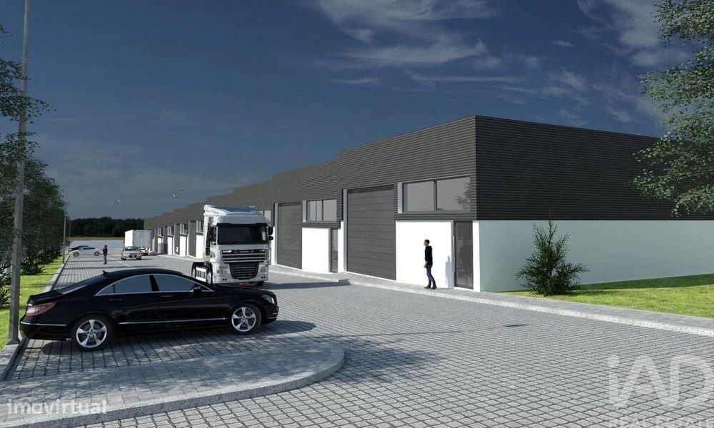 Prédio em Cristelo de 300 m2