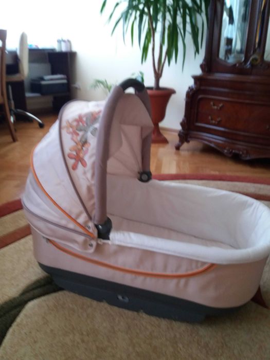 Коляска з великими колесами