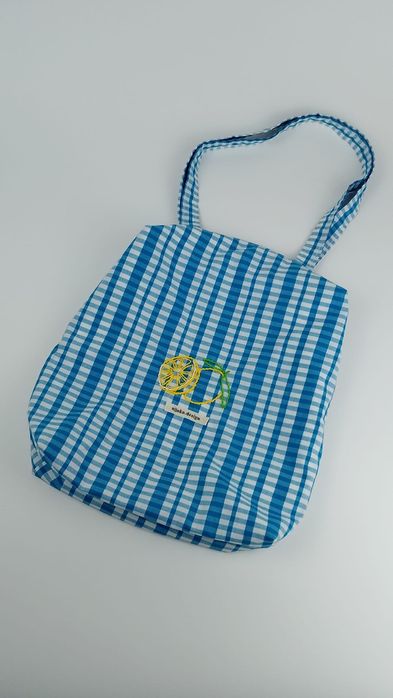 Totebag bordada à mão