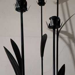 Candeeiro alto em metal *