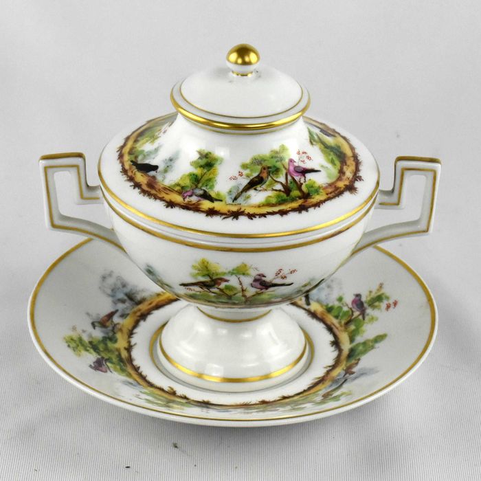 Pequena Terrina com base porcelana “A Arte da Mesa”