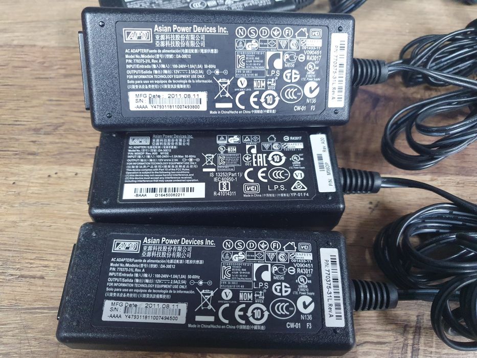 Зарядка зарядное блок питания живлення 12в/2.5а 30w APD оригінал