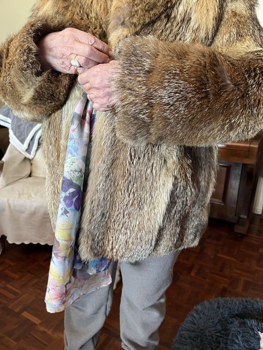 Casaco de peles verdadeiras de raposa em óptimo impecável .