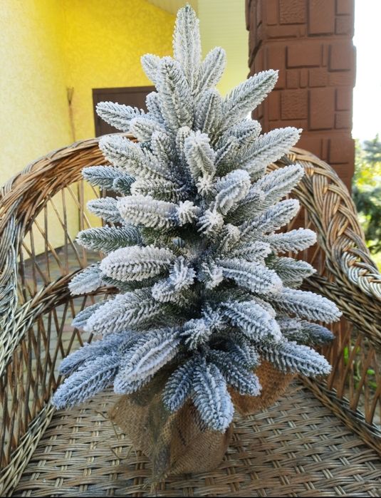 Віденська лита засніжена ялиночка.Штучна ялинка засніжена Віденська