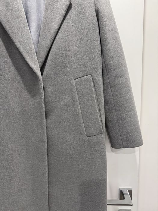 Трендове сіре пальто у стилі bazhane