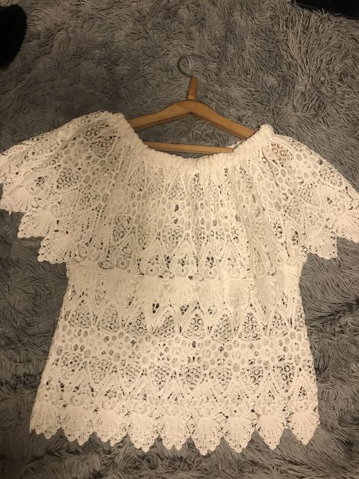 Белая кружевная футболка