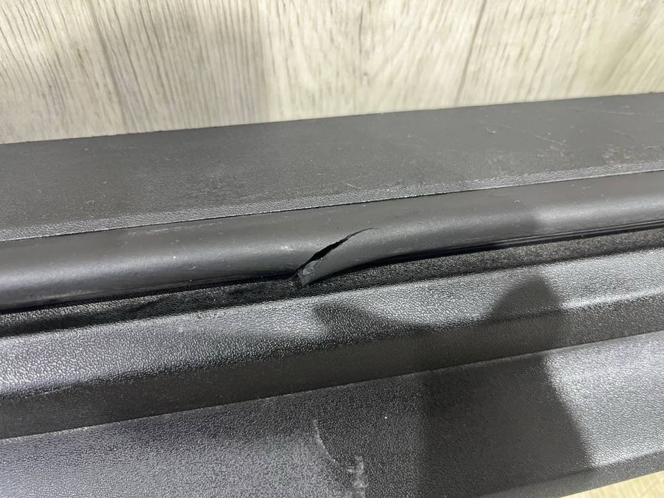 Порог правый Volvo V60 2 CC (2018 - 2024 г.) накладка порога 31463770