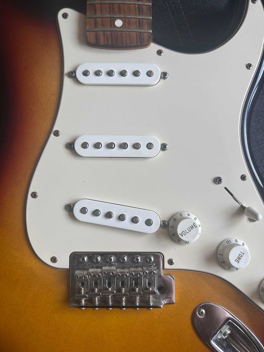 Fender Stratocaster Sunburst + case (collection/no negotiation/this week)