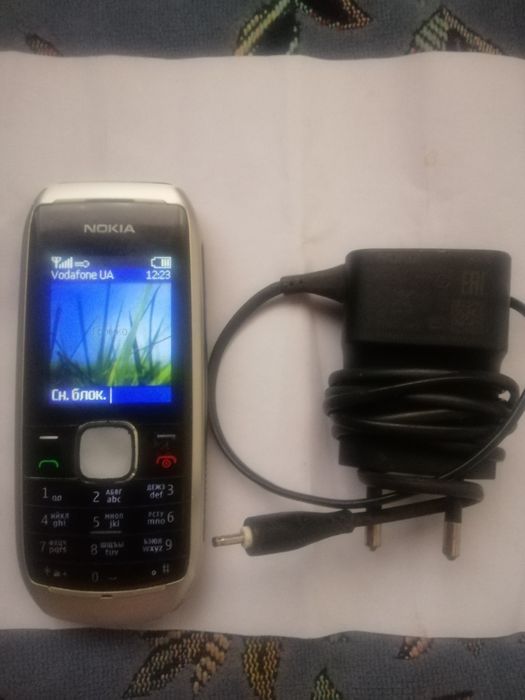 Продам 2- мобiльних телефона NOKIA 105 i 1800 .