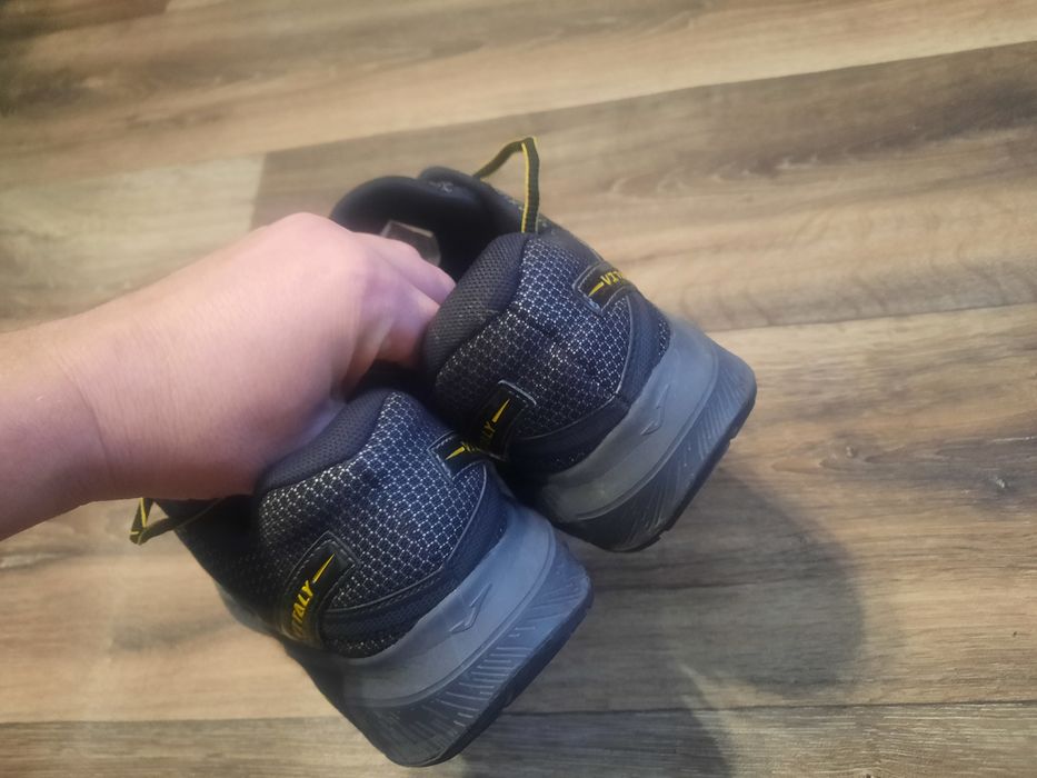 Продам Кросівки Joma