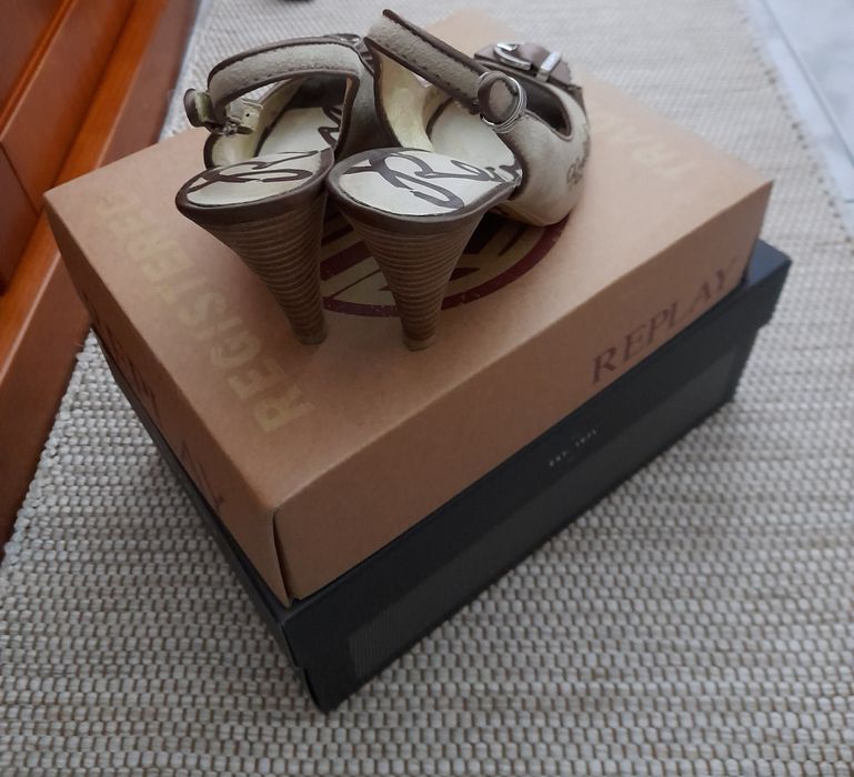 Sandálias muito uso