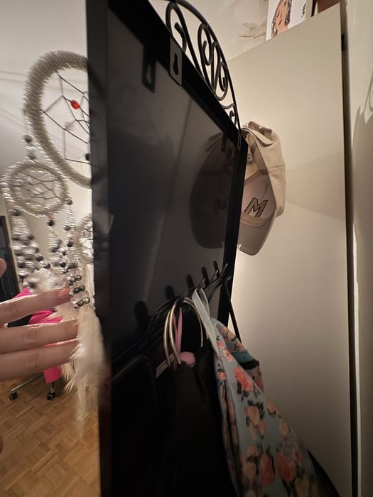 Armário + espelho + porta-fotografias 550€