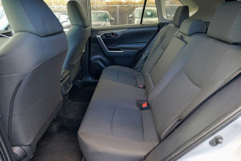 Toyota RAV4      2023