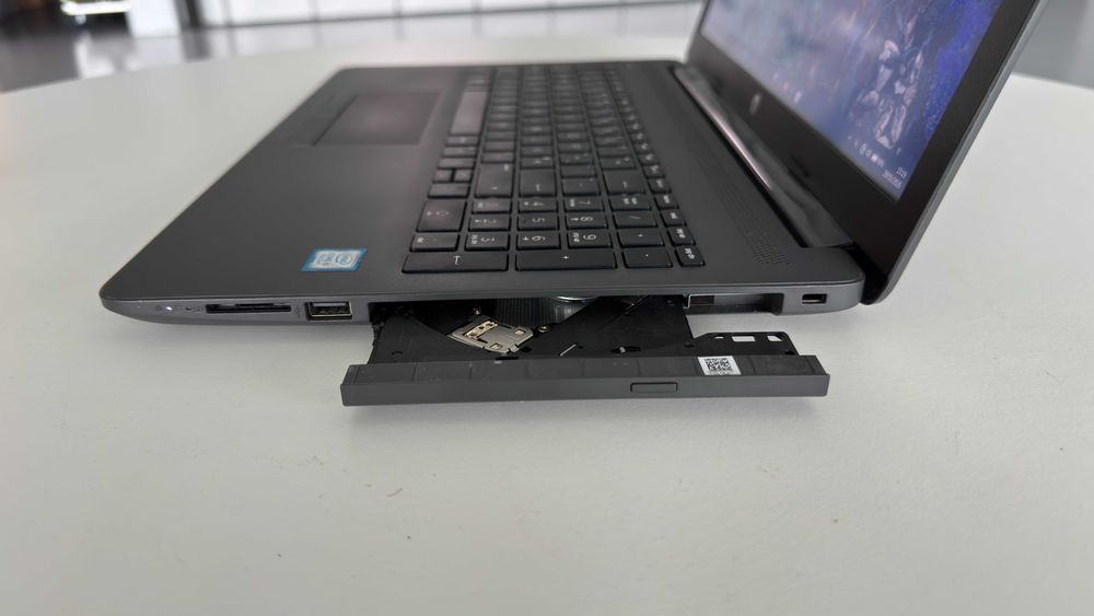 Portátil HP 250 G7 (Windows 11 Pro, i5, 8GB, 256GB)