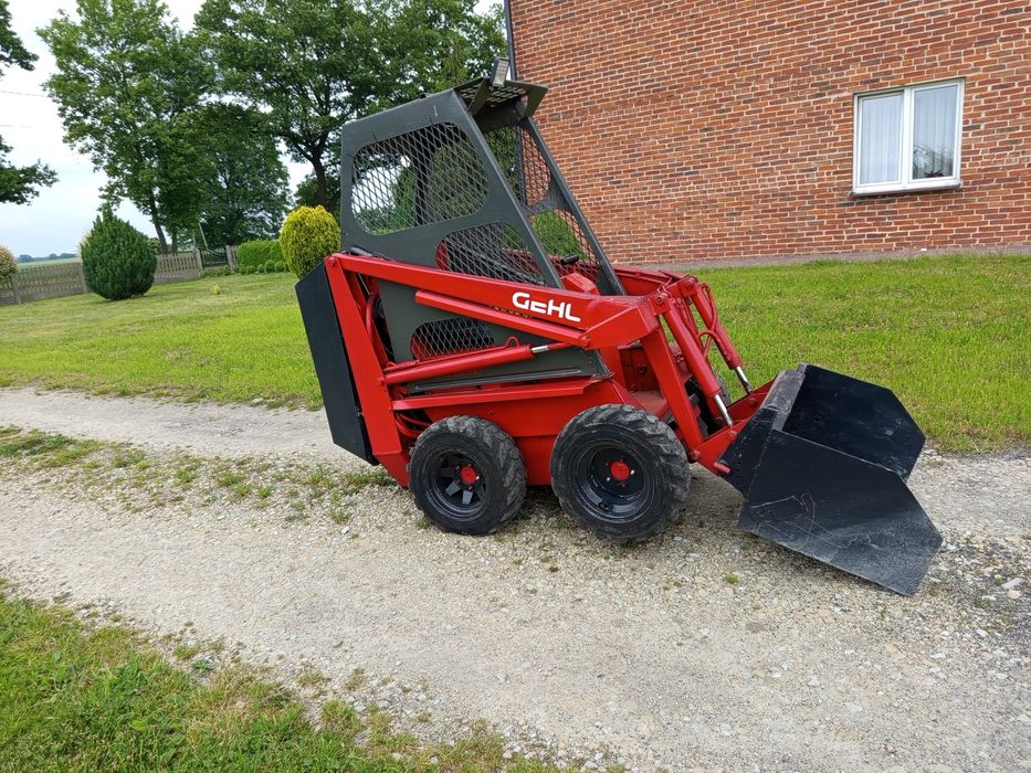 Bydło konie krowa jałówka cielak miniładowarka  ładowarka bobcat