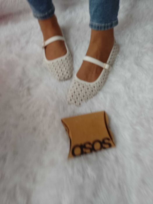 (40) ASOS/ Białe baleriny ażurowe z zapięciem z Londynu, NOWE