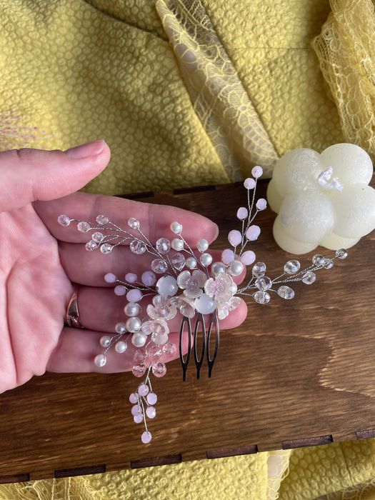 Прикраса у волосся гілочка