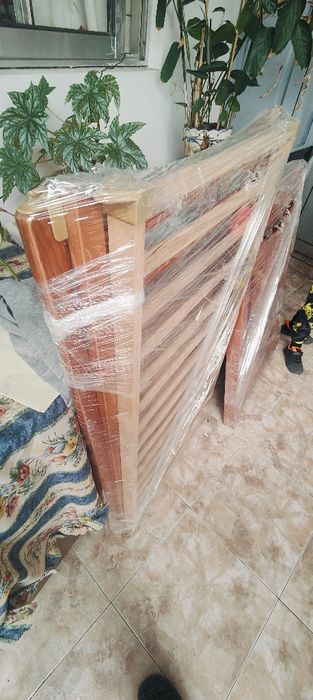 Cama de bebé em pinho