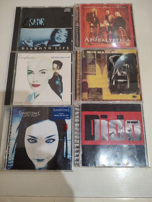 CD диски разных жанров.