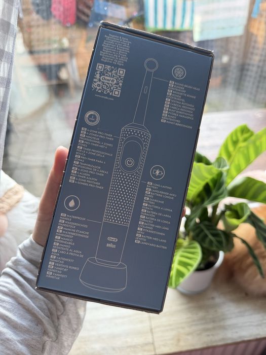 Новая электро  щетка Oral B