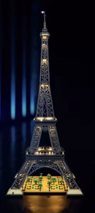Конструктор Эйфелева башня 10307
С подсветкой