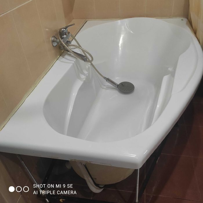 Ванна. Стоила 500 $. Размер 170*100 з каркасом, панелью, идеальна.