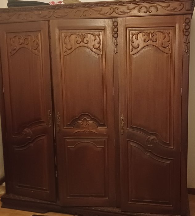 Vendo quarto e sala completos estilo antigo