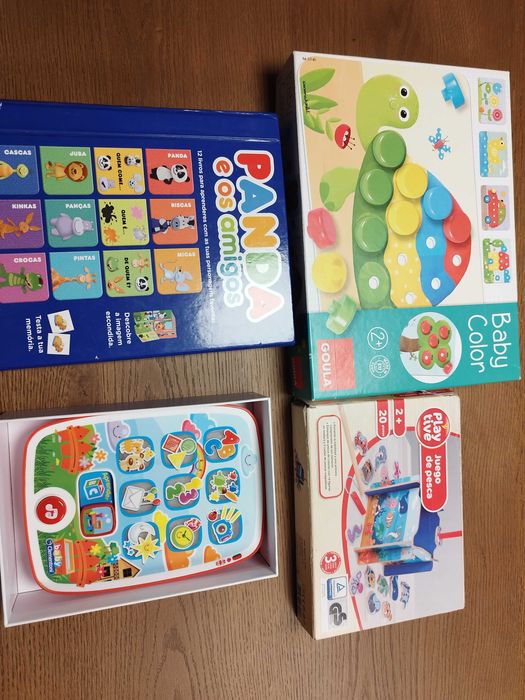 Vendo 4 brinquedos juntos - em bom estado