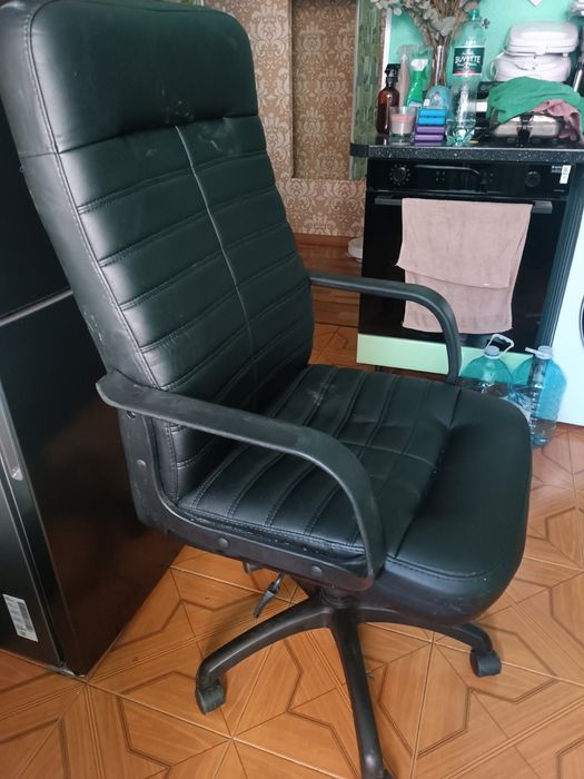 стул классный офисный