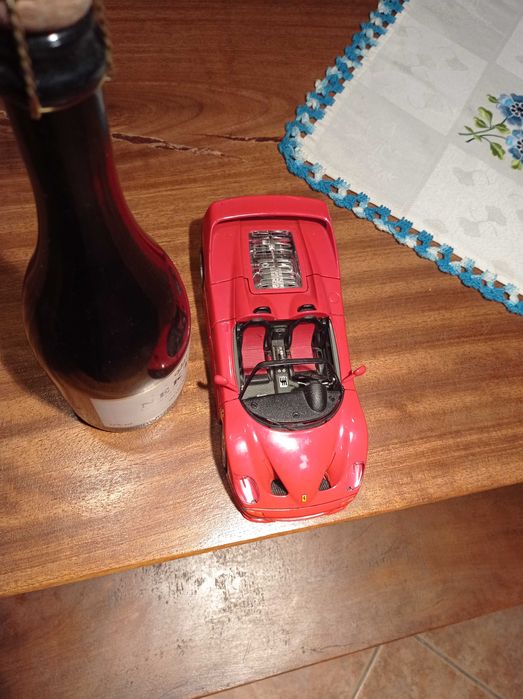 Ferrari  - carro de exposição