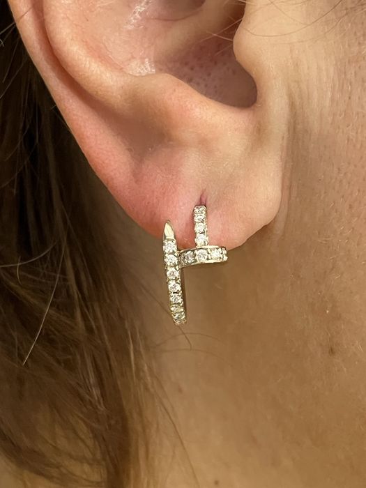 Золотые серьги Cartier гвоздь с бриллиантами 1.02 ct