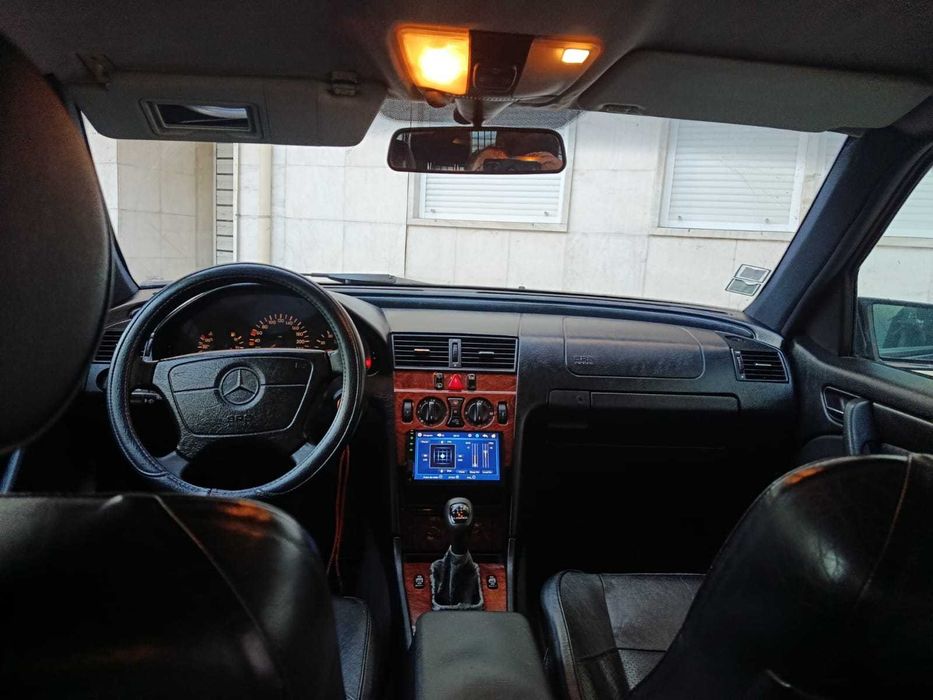 Carro Mercedes C180