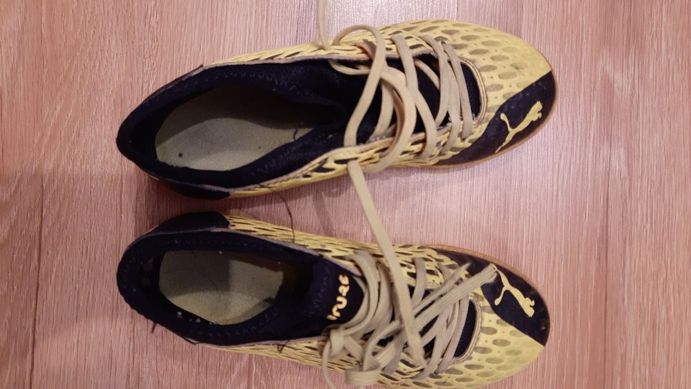 Okazja 10 zł Buty do piłki nożnej  halówki rozm. 35.5 Puma