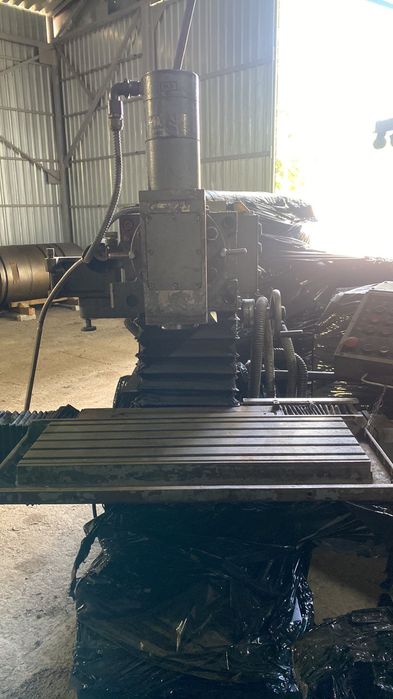 Фрезерний універсальний верстат 6720вф2  (1992р)