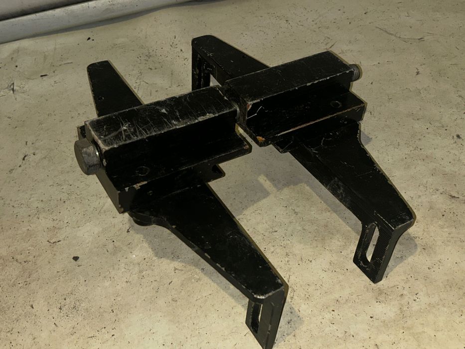 Jakieś imadło BOMBARDIER ??