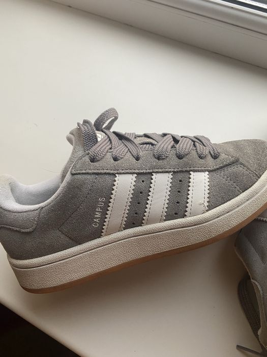 Кросівки універсальні.