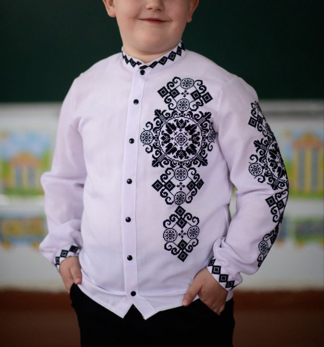 Вишита сорочка та класичні штани на 10років