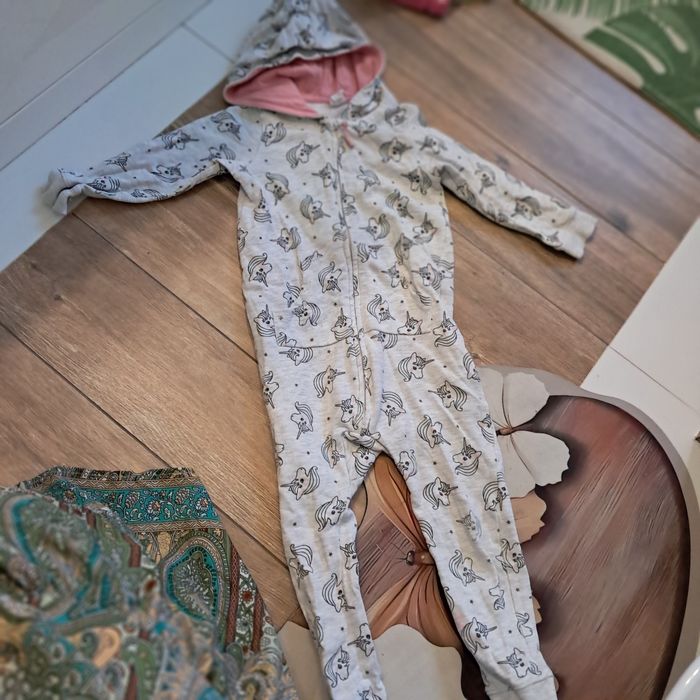 Pajacyk w jednorozce, idealny jako pizamka do spania