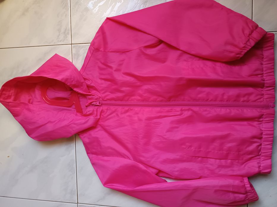 Casaco impermeável/corta vento 6/7 anos