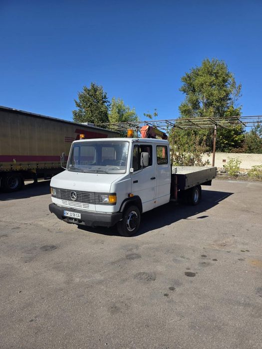 мерседес 711 1996 року