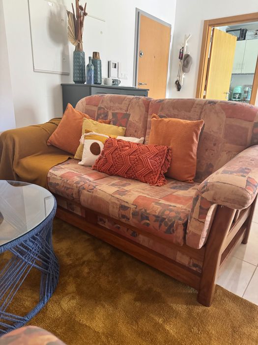 3 sofás: 1 sofá cama e 2 individuais